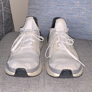 ⭐️Women’s Adidas UltraBoost - size 8⭐️